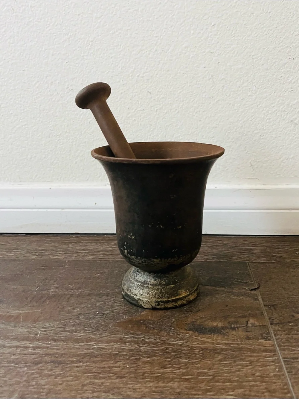 Rustic Brown Metal Mortar and Pestle - Home Kitchen